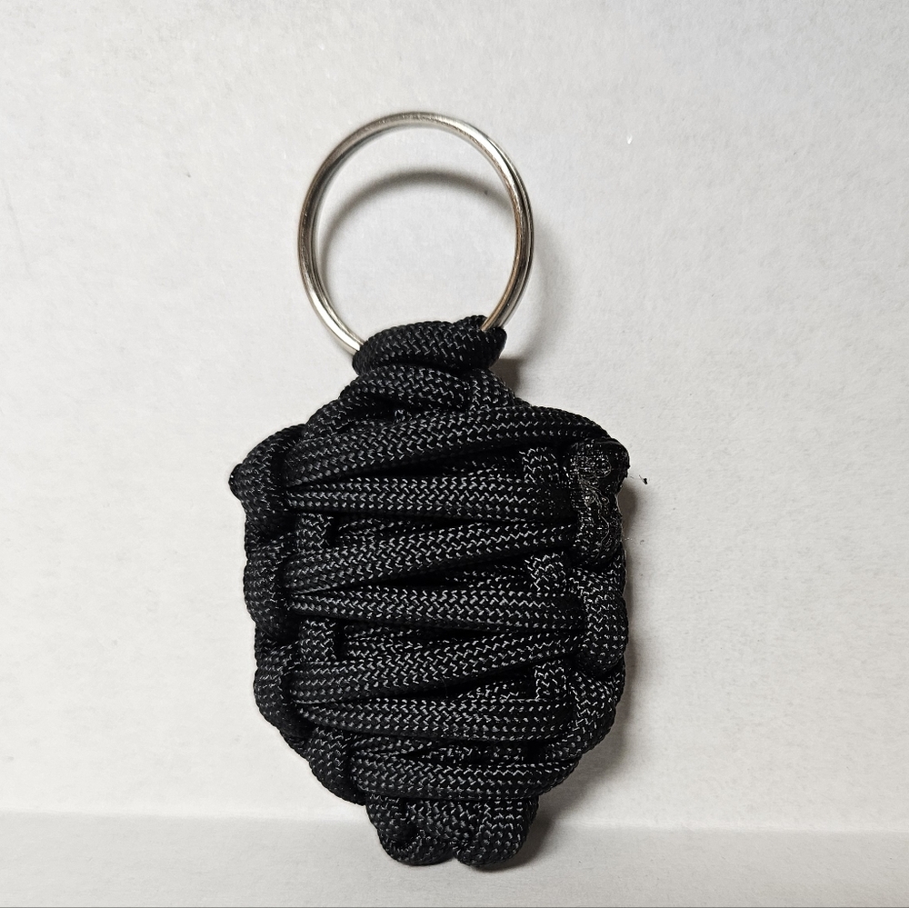 Black Paracord Keychain Grenade‎